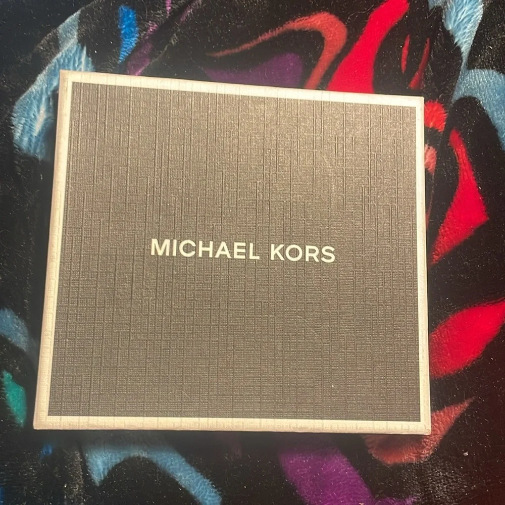 MICHEAL KORS NIB Clip on wallet